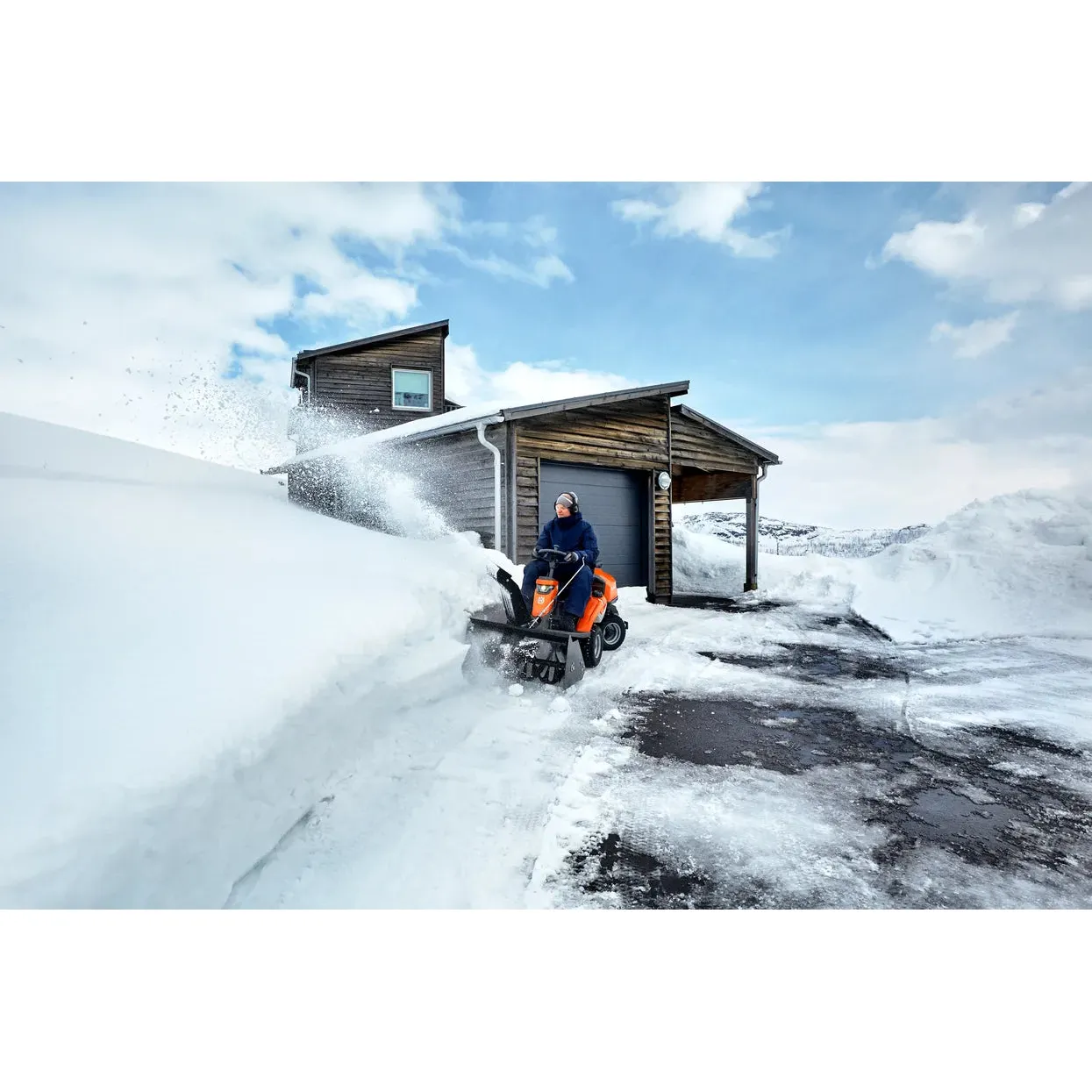 Husqvarna R 316TsX AWD - Versatile all-wheel drive Rider for year-round use. - Image 4