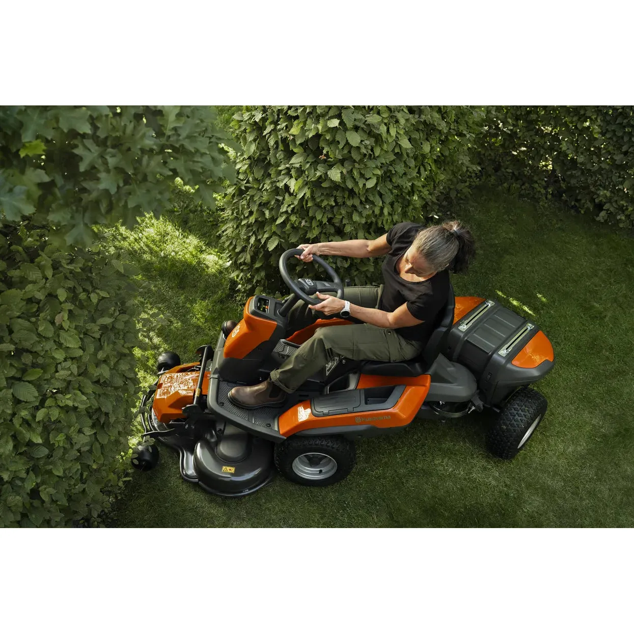 Husqvarna R 200iX AWD Battery Rider - All-wheel drive Rider with winter capacity - Image 3