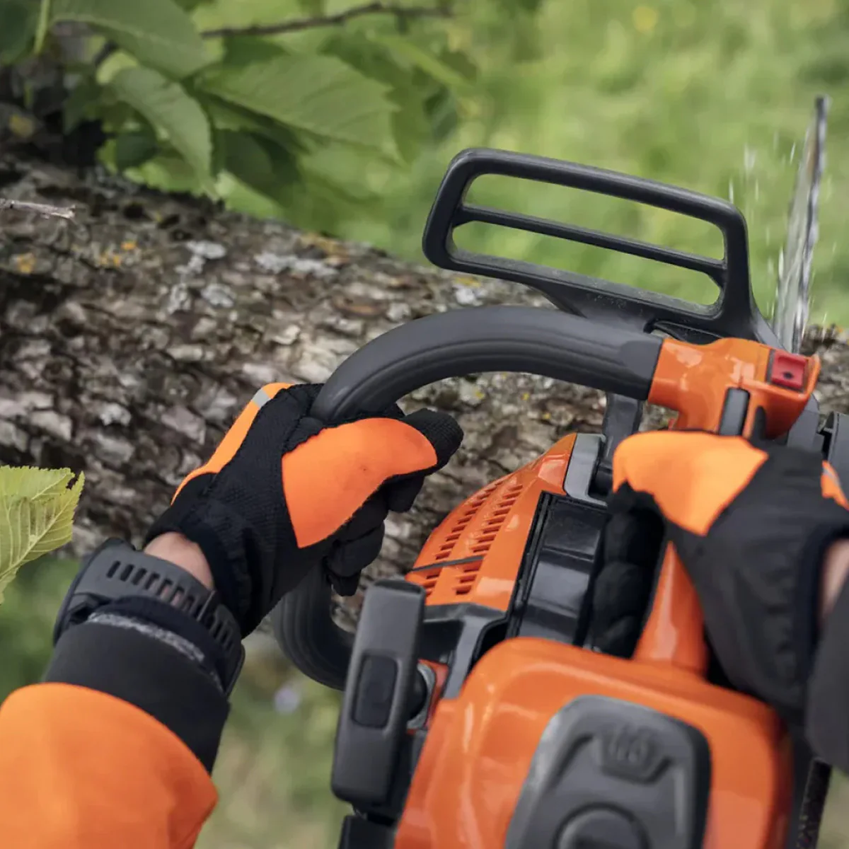 Husqvarna T540XP Mark-III Chainsaw - High cutting capacity for high-climbers. - Image 3
