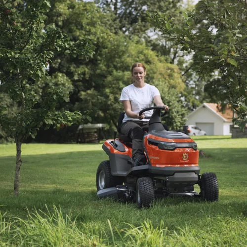 Husqvarna TS100i Battery Tractor - 95cm cut, fully electric, dual-pedal operation, Low maintenance mower! - Image 3