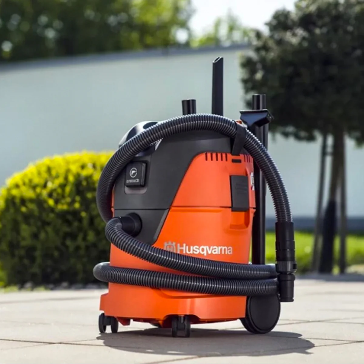 Husqvarna WDC325L Vacuum Cleaner - User-friendly vacuum cleaner with 25L container capacity, 3.5m hose length - Image 2