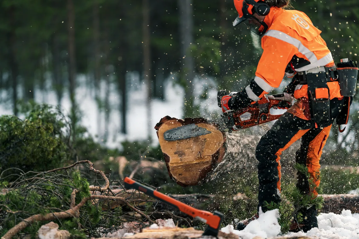Husqvarna X-CUT SP33G Saw Chain - Fast and lightweight chain with reduced kickback and easy maintenance. - Image 2