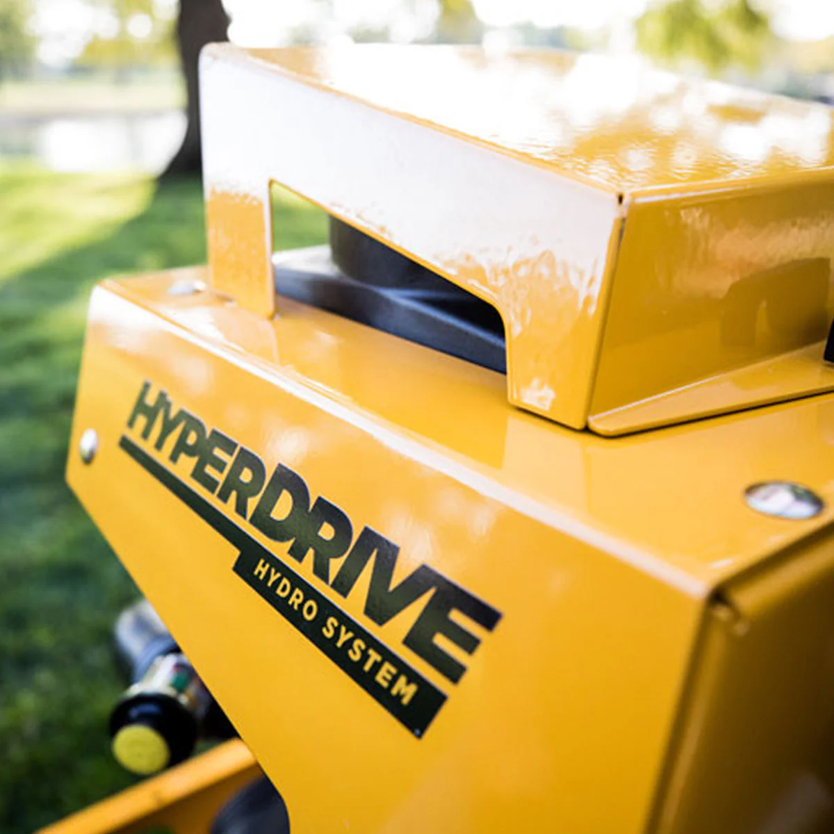 Hustler Super Z HyperDrive 72 RD Zero Turn Mower - Image 2