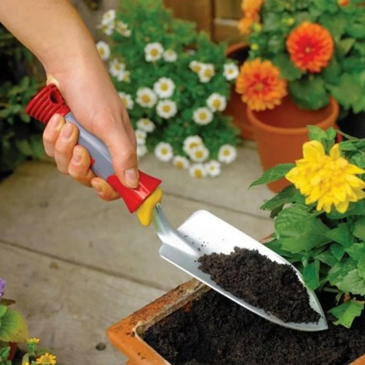 WOLF-Garten Premium Flower Trowel - Soft-grip handle, 7cm working width - Image 2